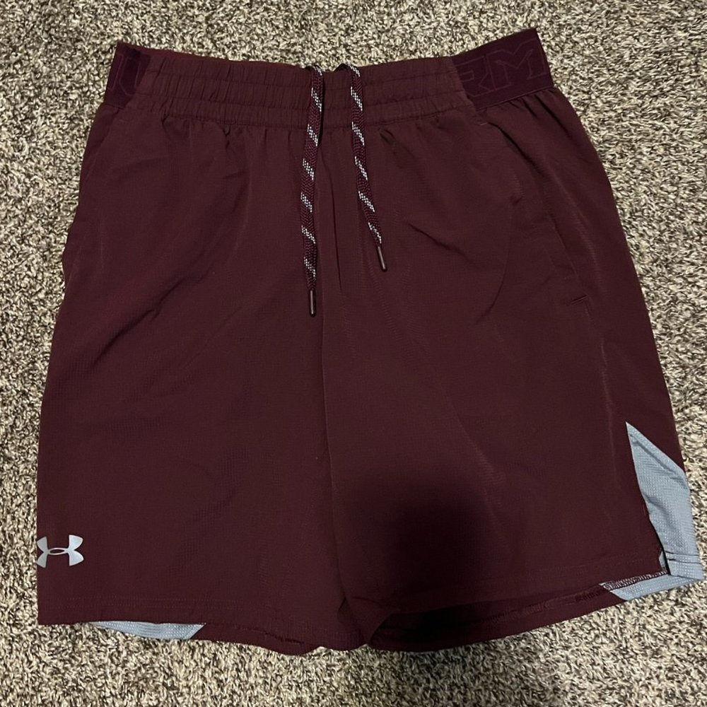 Under Armour 7" shorts/L/Burgundy